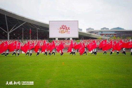 警察徐瑜昌（张孝全 饰）为查询拜访一宗黑枪案件，单身犯险将黑帮人物庞天南之子缉捕。时价平易近选的最后阶段，查询拜访局朴直北与庞天南告竣买卖：庞天南出人谋杀候选人来换回儿子无罪释放。黄营候选人吴志雄在平易近调中被敌手田正远远甩开，通俗的宣扬战已没法挽回场面地步，但一则更年夜的诡计早已在黑暗规画……庞天南义子金水（林家栋 饰）由越南返回担负杀手，可是他获得的两颗枪弹却并没有致命的药量，于此同时，掉业退伍甲士陈二同（廖启智 饰）因生计所迫，收钱在刺杀步履中扮顶罪羔羊。吴志雄在亲平易近巡游时打算正式启动，金水枪击吴志雄使田正阵营堕入晦气场合排场。这场自导自演的枪击竞选秀牵扯高层好处，令负责此案的孙学仁（任达华 饰）警官与徐瑜昌倍感内幕重重……